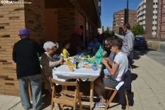 Una imagen de la comida vecinal en Los Pajaritos. /SN
