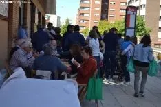 Una imagen de la comida vecinal en Los Pajaritos. /SN