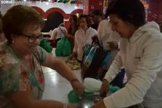Una imagen de la comida vecinal en Los Pajaritos. /SN