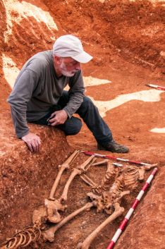 Imágenes de las exhumaciones. /Recuerdo y Dignidad