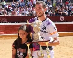 Foto 2 - J. P. Villanueva 'Aguilucho', campe&oacute;n del Concurso Nacional de Recortes de Soria