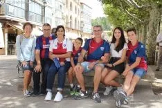 La afición oscense baña de azulgrana las calles de Soria. SN