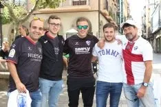 La afición oscense baña de azulgrana las calles de Soria. SN