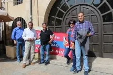 La afición oscense baña de azulgrana las calles de Soria. SN
