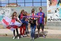La afición oscense baña de azulgrana las calles de Soria. SN