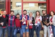La afición oscense baña de azulgrana las calles de Soria. SN
