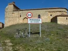 Imágenes de los carteles de los pueblos sorianos realizadas por José Miguel Roy