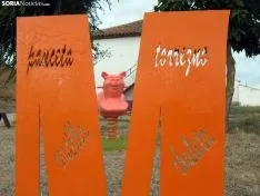 Una imagen del conjunto escultórico sobre el cerdo. 