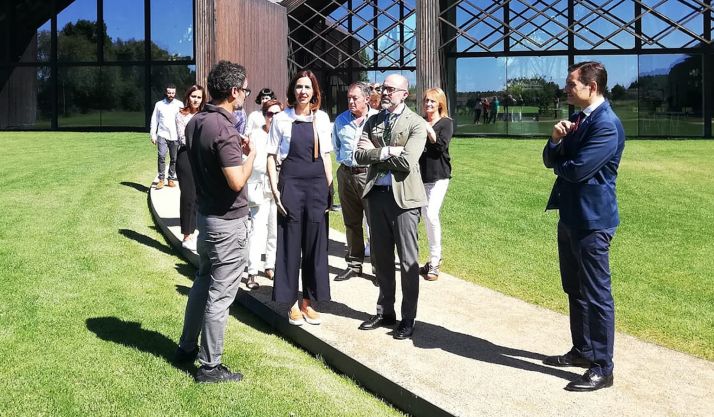 El matrimonio británico, en el centro, en la recepción oficial. /Jta.