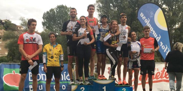 El soriano, en lo alto del podio con el resto de ganadores. 