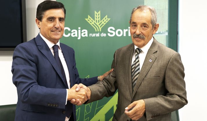 Martínez (izda.) y Molina, tras la rúbrica del acuerdo. /CRS