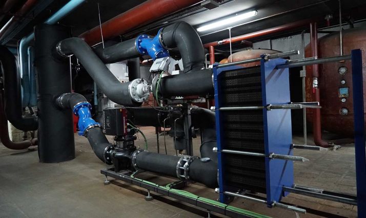 Estacion de intercambio de Rebi en una sala de calderas. /Rebi