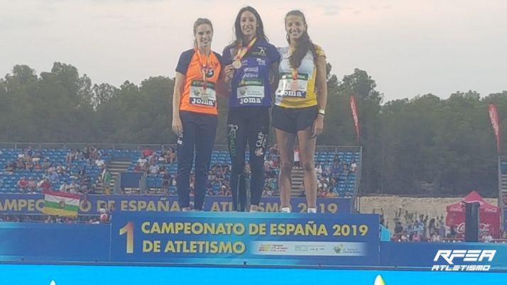 Carmen Romero, campeona de los 400mv en La Nucia. RFEA