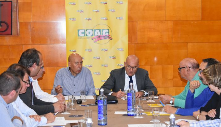 Carnero (dcha.), en la asamblea general de COAG CyL. /Jta.