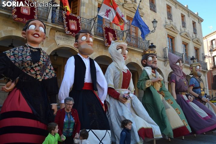 Gigantes y cabezudos. SN