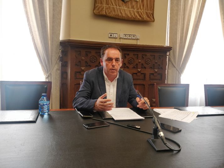 Benito Serrano se compromete a desbloquear el cheque bebé y dar una vuelta a la promoción turística  
