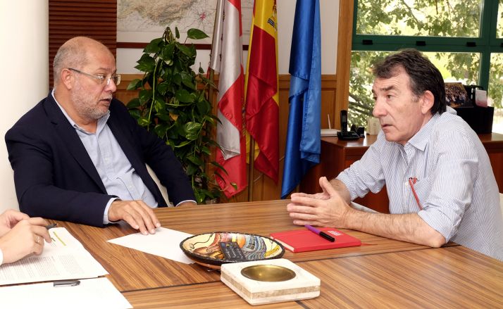 Igea (izda.) y Hernández este viernes. /Jta.