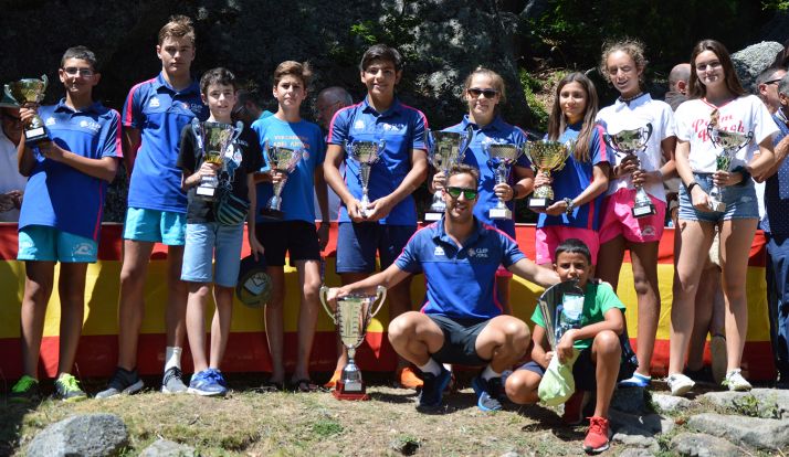 Nadadores del club tras la Travesía de la Laguna Negra. 