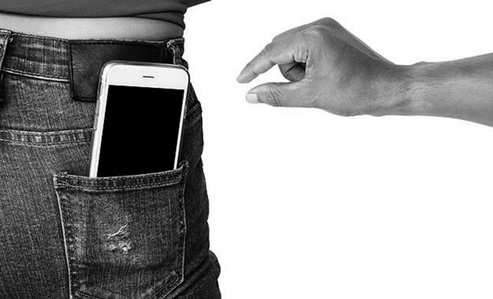 Cuatro rumanos, detenidos por el hurto de móviles