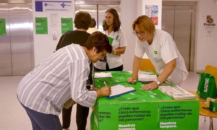 Recogida de firmas este jueves en el Santa Bárbara. 