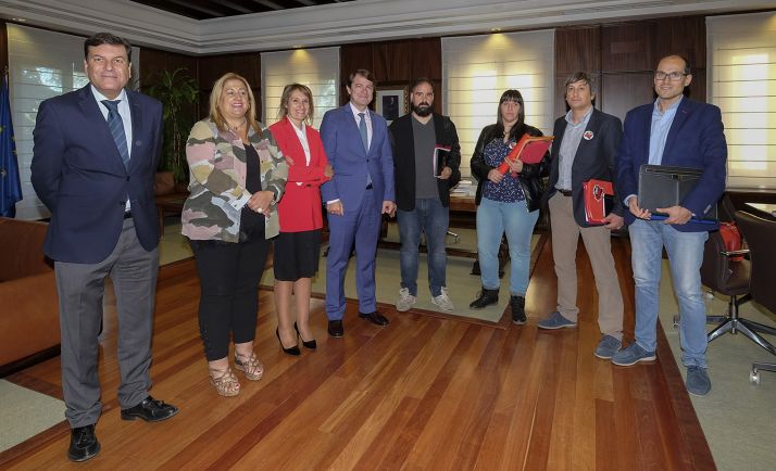 Asistenes a la primera reunión de la plataforma con el gobierno regional. /Jta.