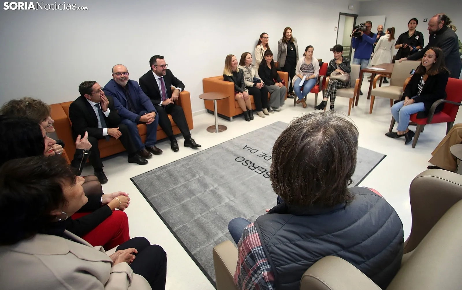 Una de las imágenes de la visita de la ministra a la capital soriana este martes. /SN