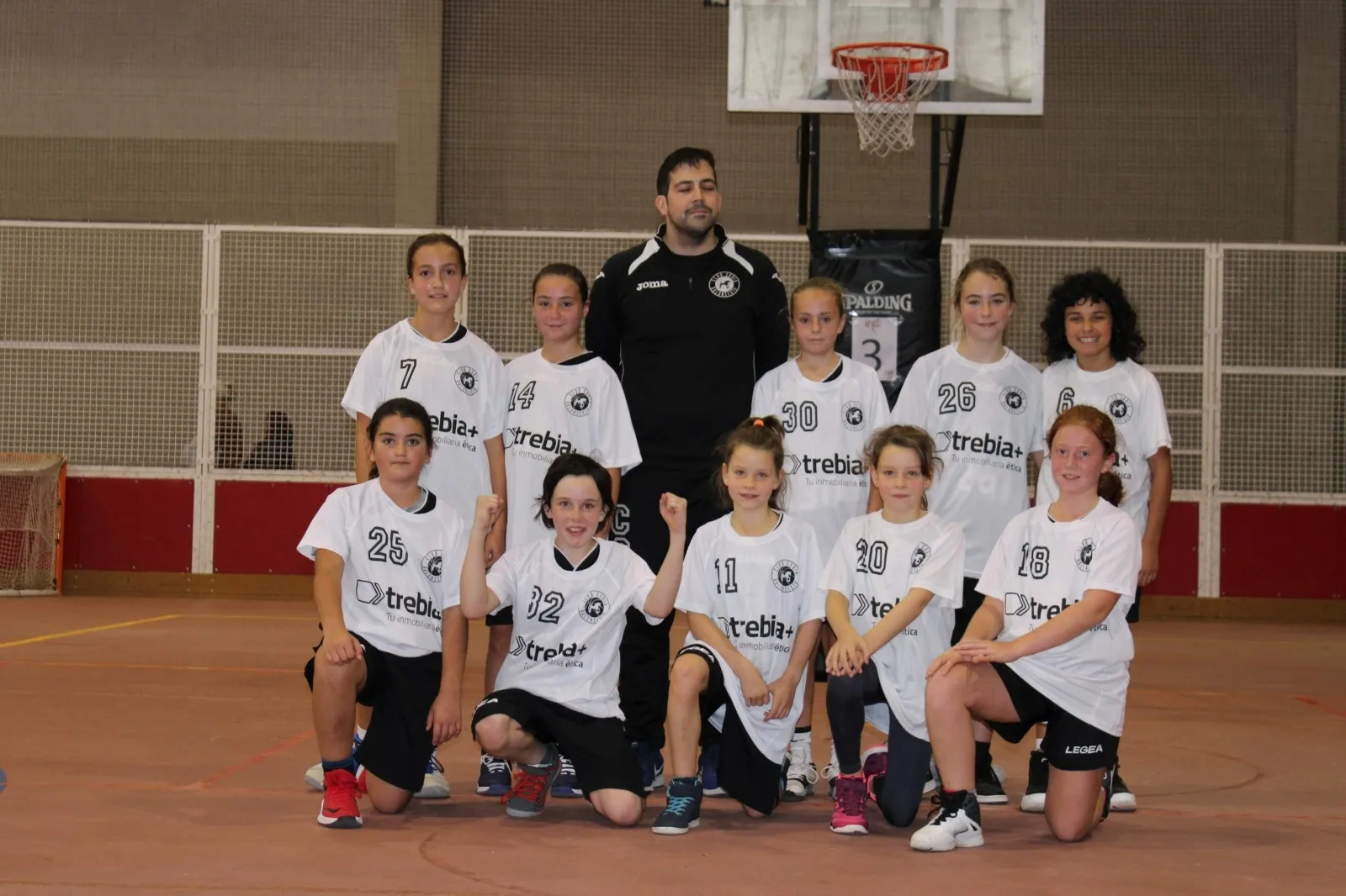 Foto 2 - El CSB Soria Ciudad Europea del Deporte cae por la m&iacute;nima ante el Claret (72-70)