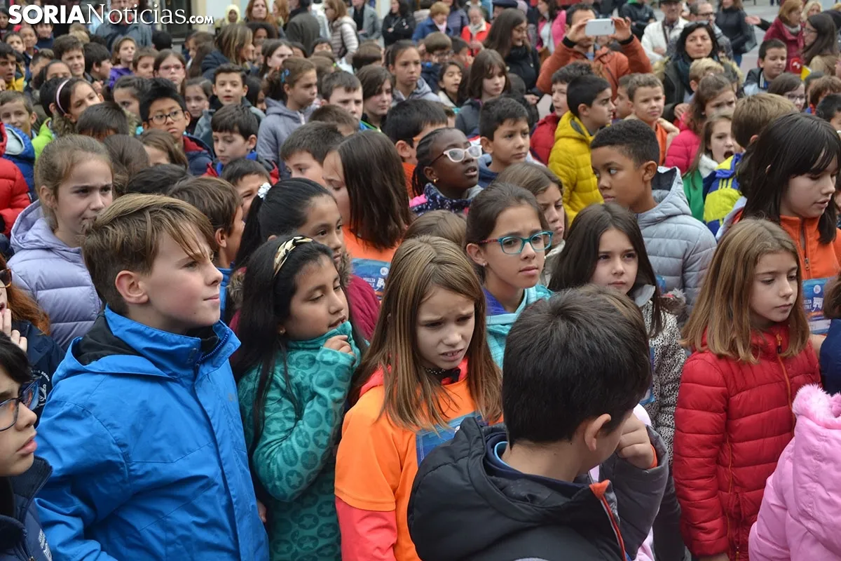 Foto 18 - FOTOS Y V&Iacute;DEO: 500 ni&ntilde;os sorianos bailan para mandar toda su energ&iacute;a a Iv&aacute;n