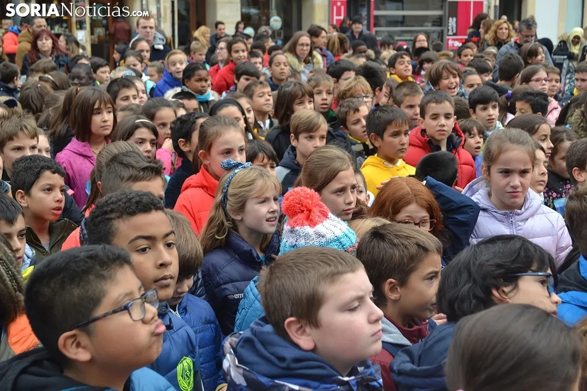 Foto 16 - FOTOS Y V&Iacute;DEO: 500 ni&ntilde;os sorianos bailan para mandar toda su energ&iacute;a a Iv&aacute;n