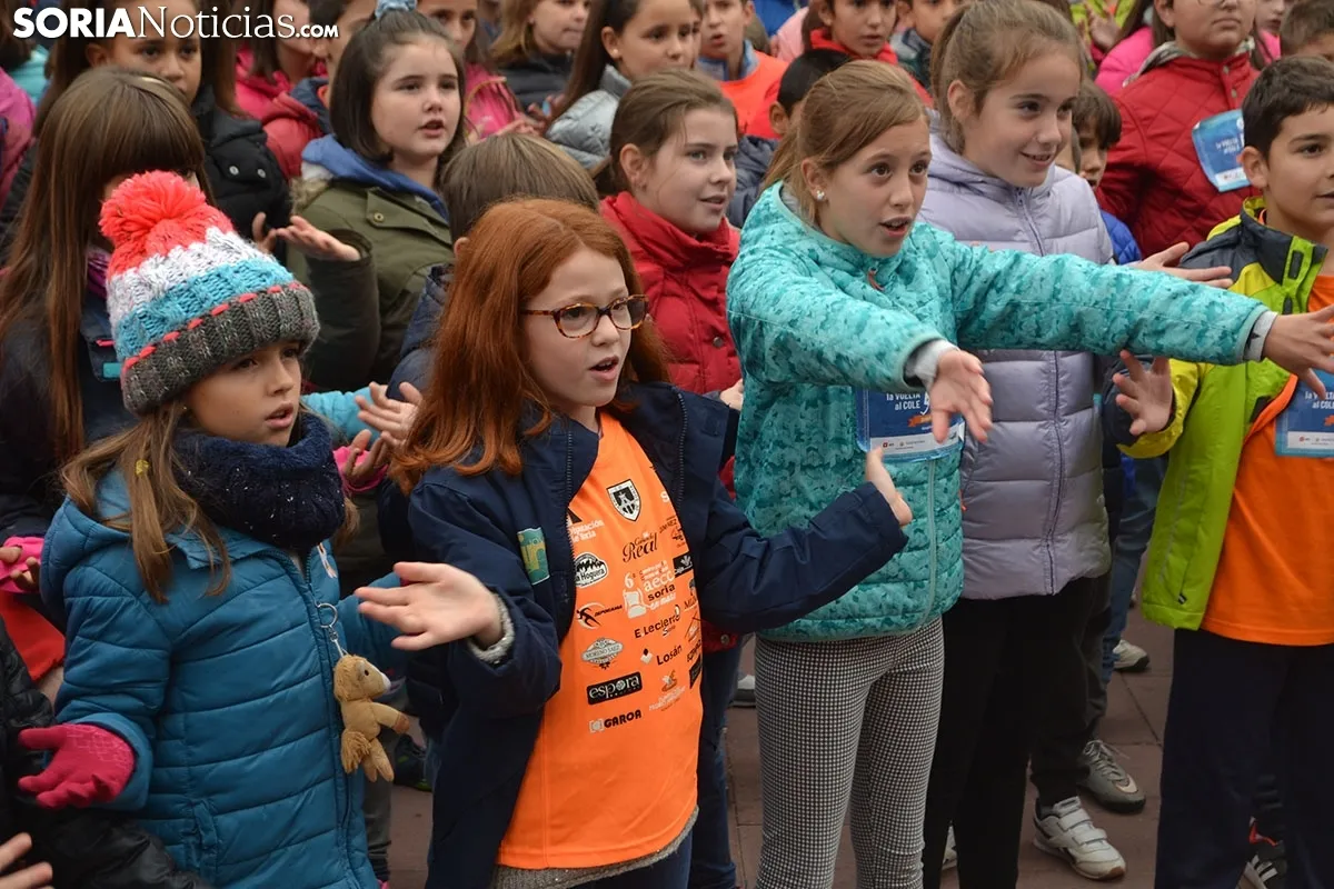 Foto 11 - FOTOS Y V&Iacute;DEO: 500 ni&ntilde;os sorianos bailan para mandar toda su energ&iacute;a a Iv&aacute;n