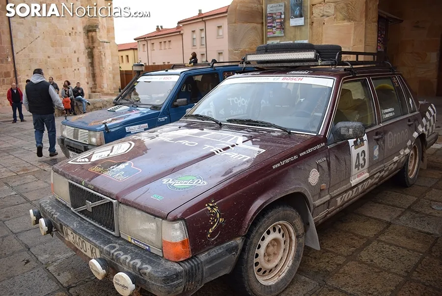 VII Spain Classic Raid, ante el Ayuntamiento de Soria. /SN