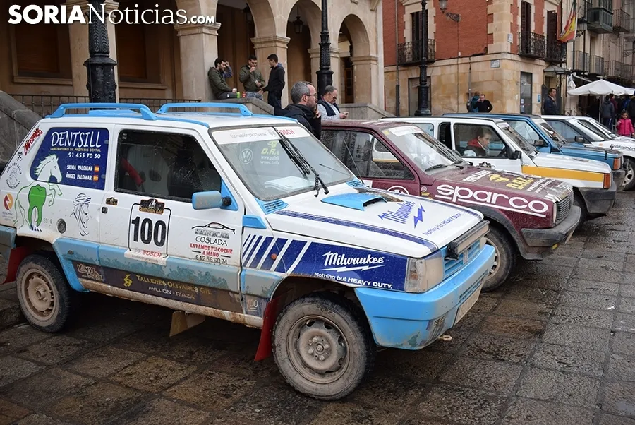 VII Spain Classic Raid, ante el Ayuntamiento de Soria. /SN