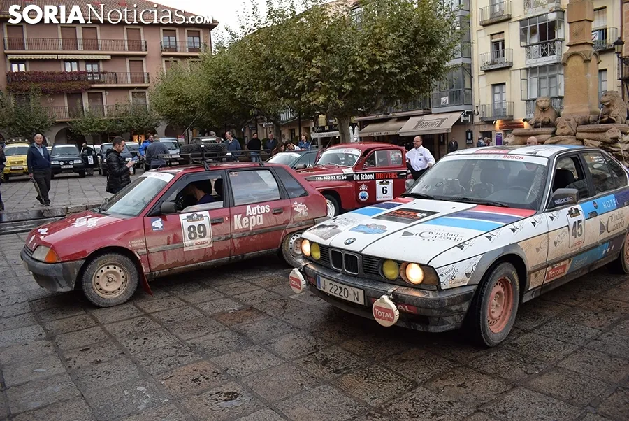 VII Spain Classic Raid, ante el Ayuntamiento de Soria. /SN