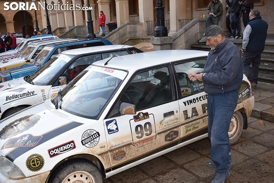 VII Spain Classic Raid, ante el Ayuntamiento de Soria. /SN