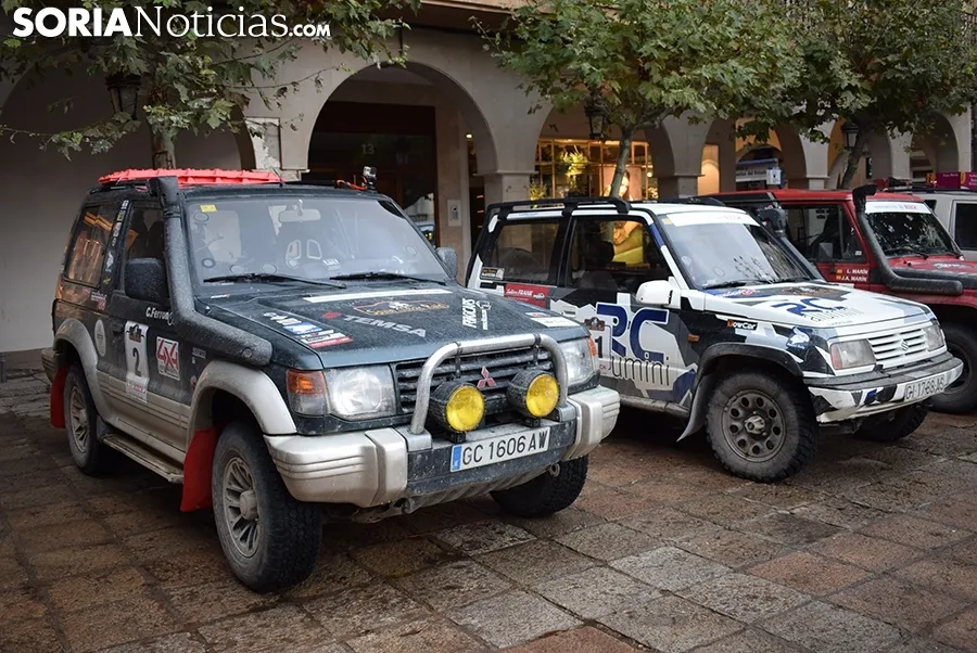VII Spain Classic Raid, ante el Ayuntamiento de Soria. /SN
