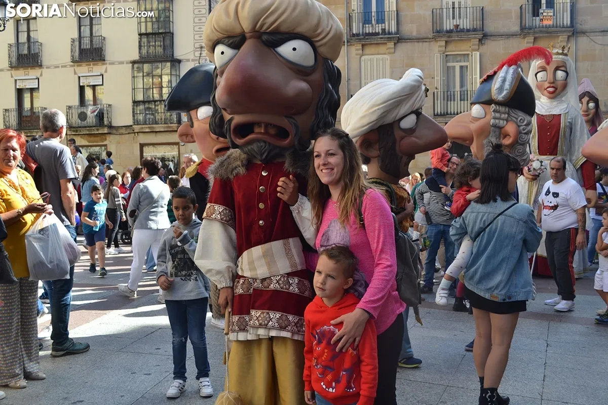 Gigantes y Cabezudos en Soria.