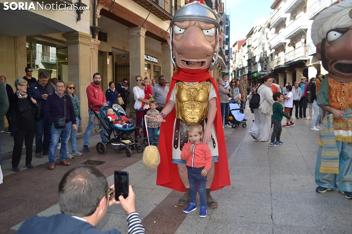 Gigantes y Cabezudos en Soria.