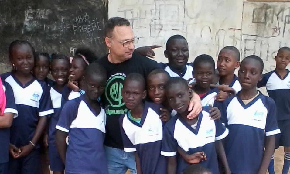 Jesús Antonio Fernández en una visita a África.