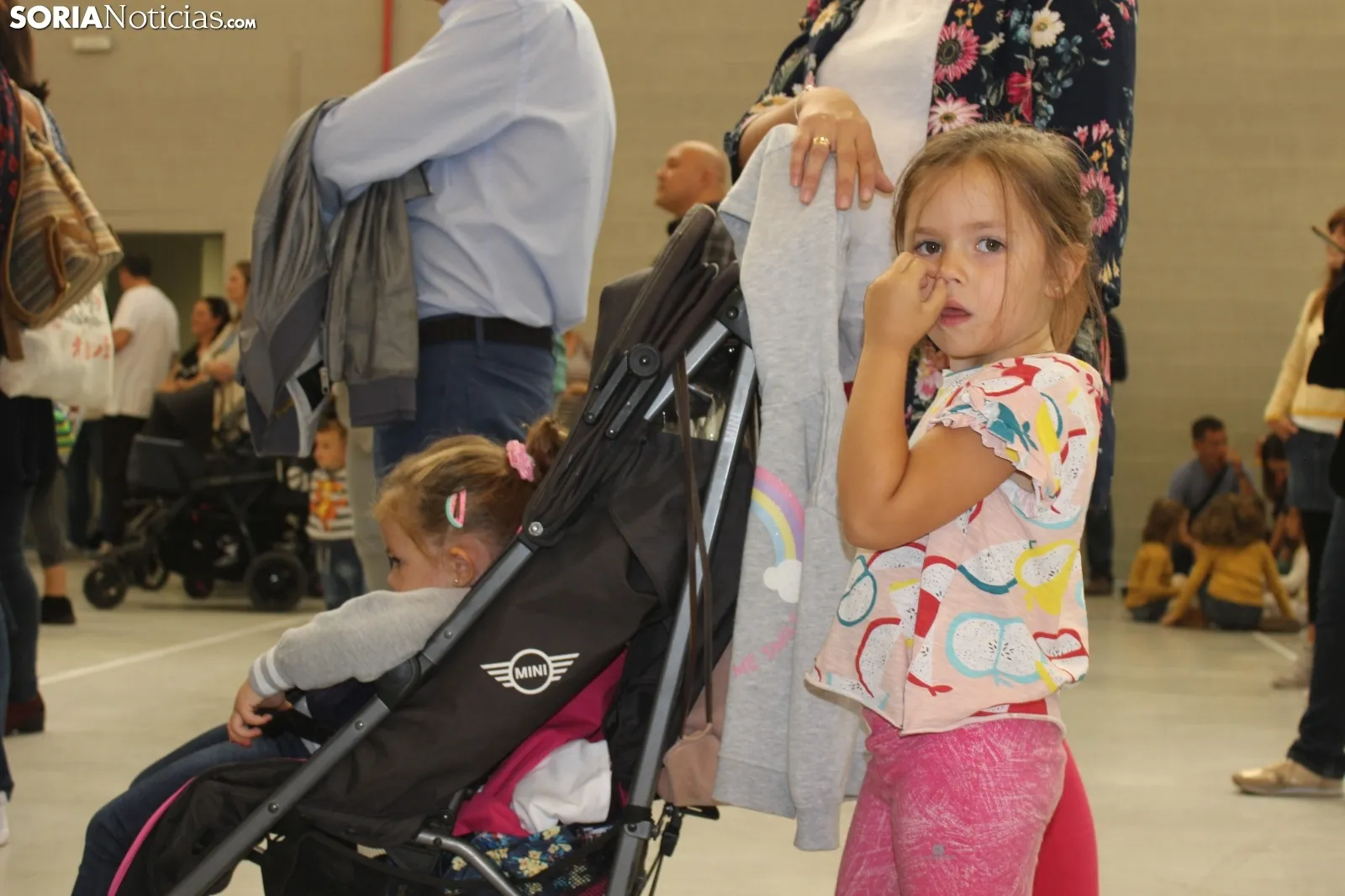 Los niños y las niñas sorianas, seducidos por el ritmo de Almozandia. SN