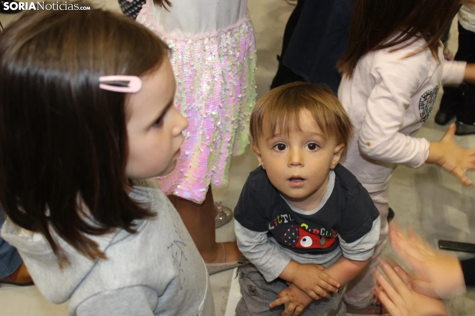 Los niños y las niñas sorianas, seducidos por el ritmo de Almozandia. SN