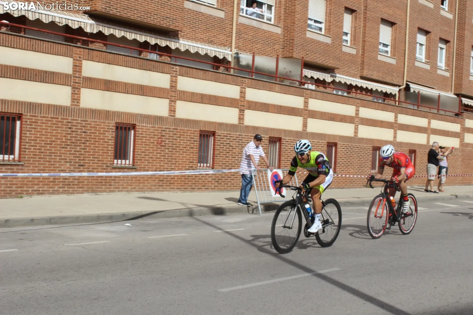 Deporte al aire libre y en el complejo de Fuente del Rey este domingo en la capital de Soria.