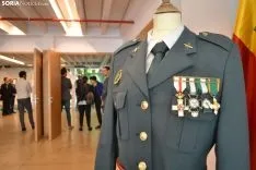 Una de las imágenes de la muestra y de su apertura este lunes. /SN