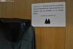 Una de las imágenes de la muestra y de su apertura este lunes. /SN