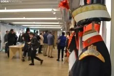 Una de las imágenes de la muestra y de su apertura este lunes. /SN