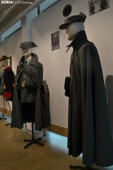 Una de las imágenes de la muestra y de su apertura este lunes. /SN