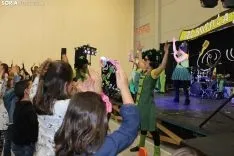 Los niños y las niñas sorianas, seducidos por el ritmo de Almozandia. SN