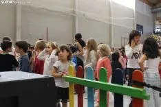 Los niños y las niñas sorianas, seducidos por el ritmo de Almozandia. SN