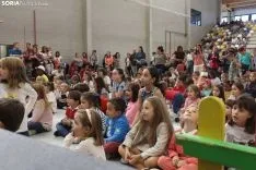 Los niños y las niñas sorianas, seducidos por el ritmo de Almozandia. SN