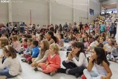 Los niños y las niñas sorianas, seducidos por el ritmo de Almozandia. SN