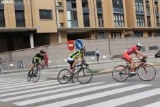 Deporte al aire libre y en el complejo de Fuente del Rey este domingo en la capital de Soria.